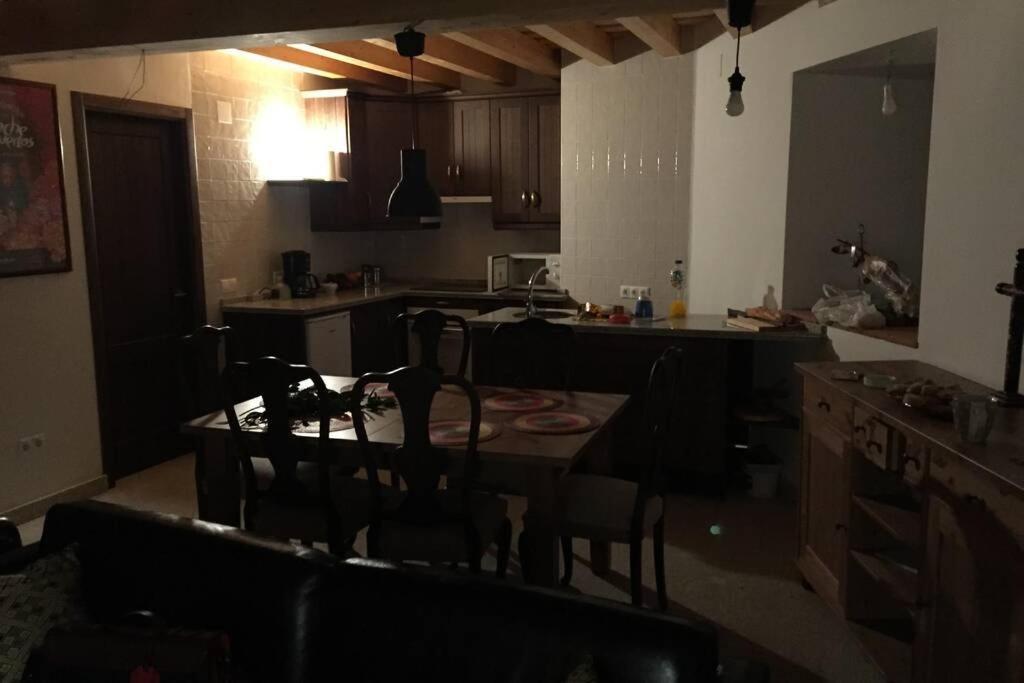 Casa Con Encanto En Poyales Del Hoyo المظهر الخارجي الصورة