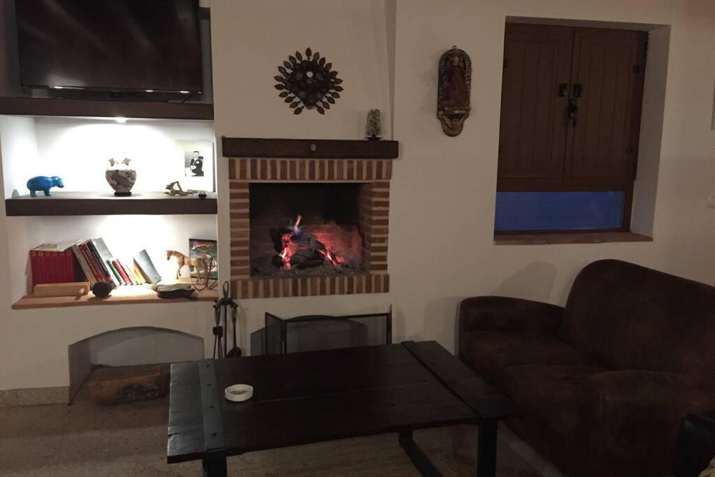 Casa Con Encanto En Poyales Del Hoyo المظهر الخارجي الصورة